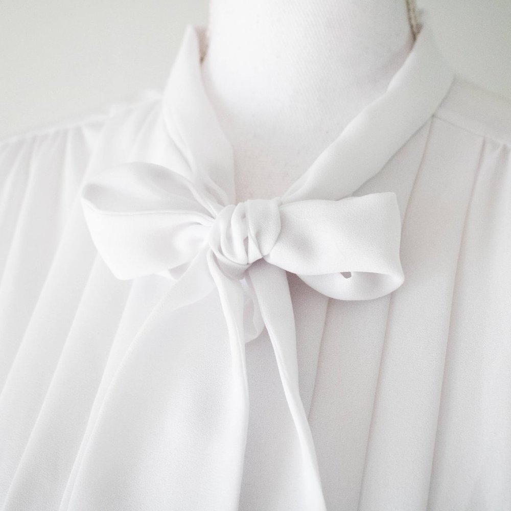 Vintage Flowy White Button Down with Tie Neck (M)